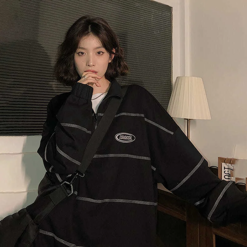 Harajuku Black Sweatshirt Women Korean Fashion Streetwear Hoodie with Cuffed Sleeves Snug Secure