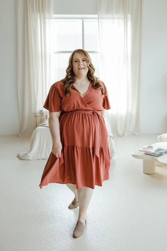 FLUTTER SLEEVE CHIFFON DRESS IN CANYON