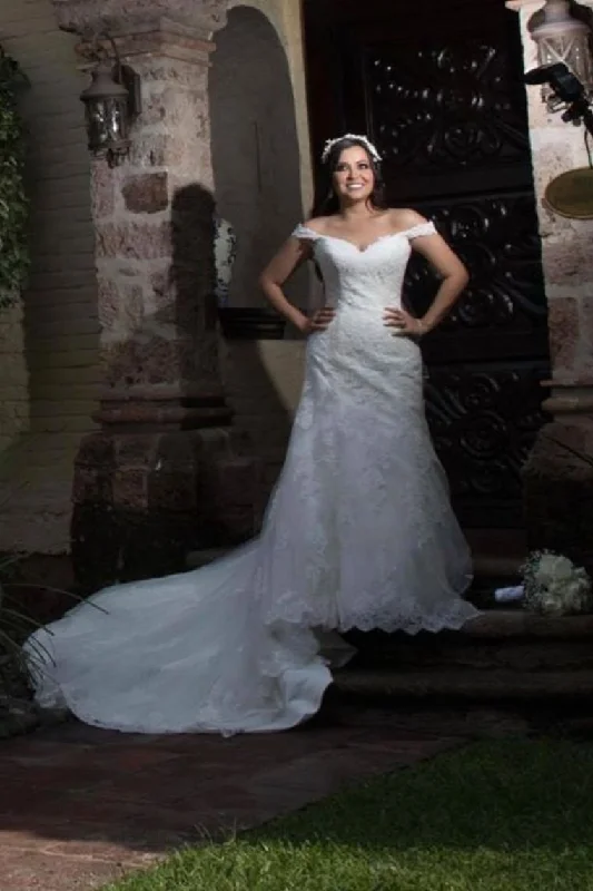 Off The Shoulder Tulle Wedding Dresses Bridal Dresses Appliques Covered Button Court Train Tunics Floral girly Off The Shoulder Tulle Wedding Dresses Bridal Dresses Appliques Covered Button Court Train Tunics Floral girly