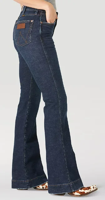 Women's Wrangler High Rise Trouser #11MPEQF Trousers Satin Smooth