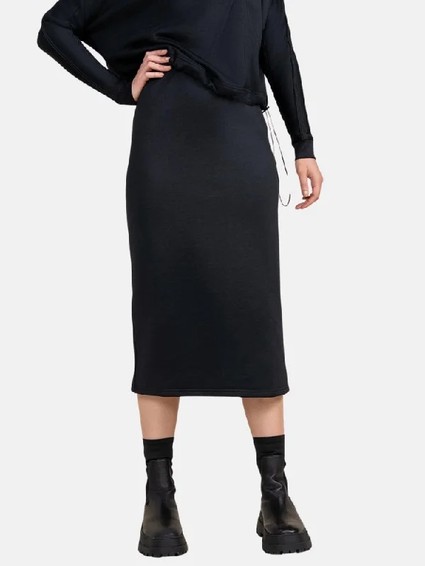 Bora Skirt in Black elastic waist skirt
